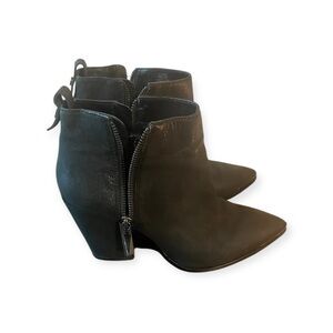 Vince Camuto Pointed Toe Amori Leather Booties women’s size 9